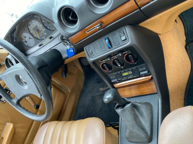 1985 Pale yellow Mercedes-Benz 200-Series Sedan