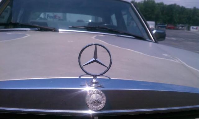 1985 Silver Mercedes-Benz 300-Series Sedan