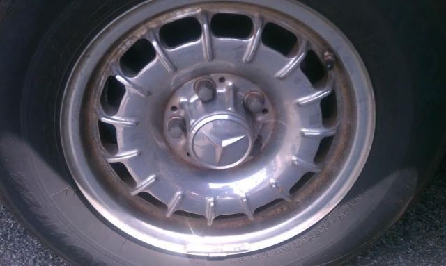 1985 Silver Mercedes-Benz 300-Series Sedan