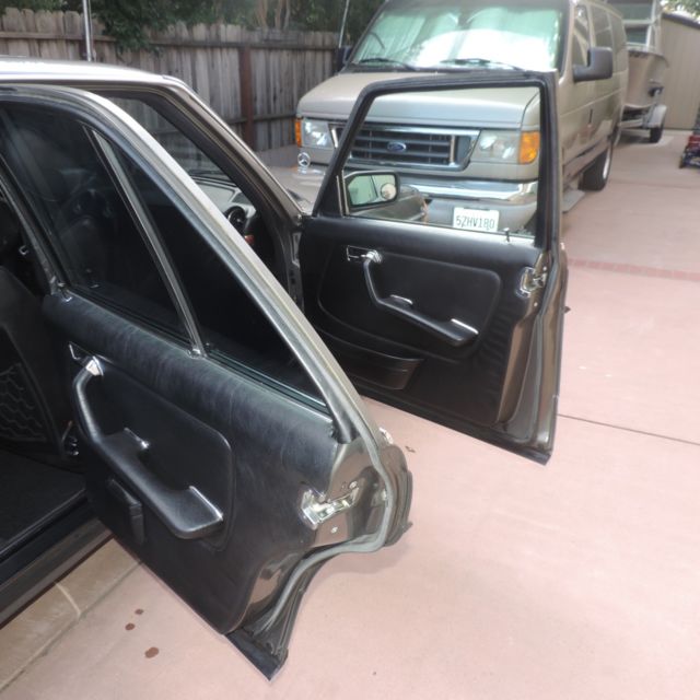 1985 Anthrecite Gray Mercedes-Benz 300-Series Sedan