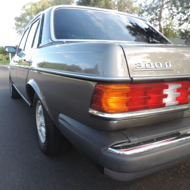 1985 Anthrecite Gray Mercedes-Benz 300-Series Sedan