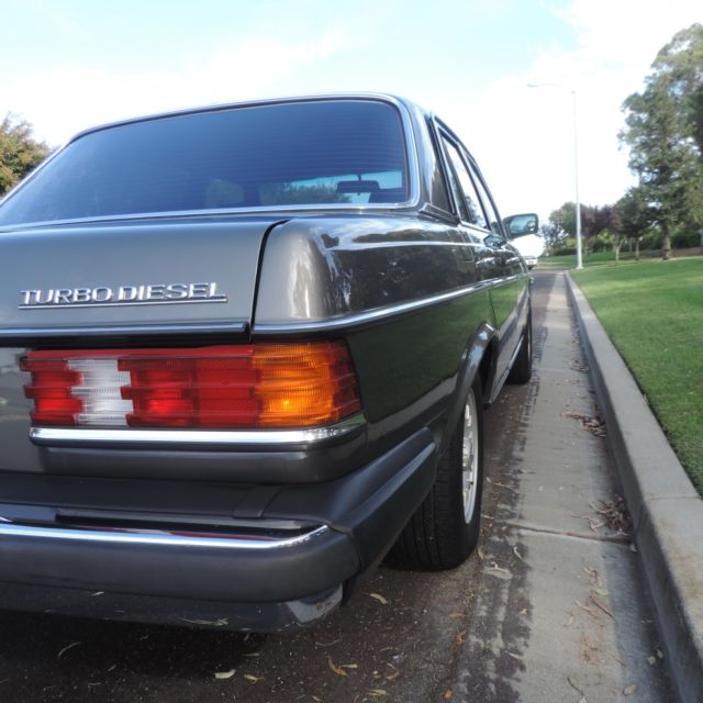 1985 Anthrecite Gray Mercedes-Benz 300-Series Sedan