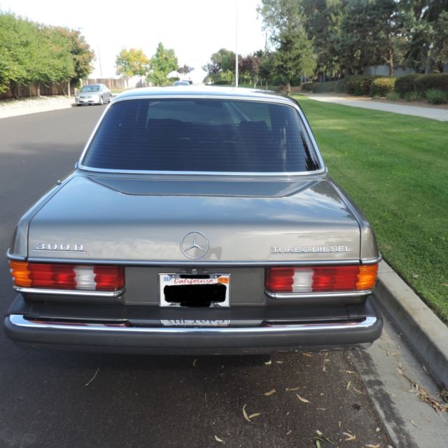1985 Anthrecite Gray Mercedes-Benz 300-Series Sedan
