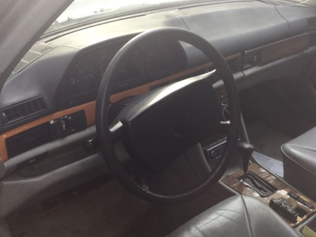 1985 Silver Mercedes-Benz 300-Series Sedan