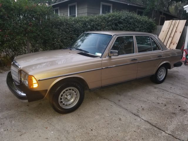 1985 Champagne Mercedes-Benz 300-Series