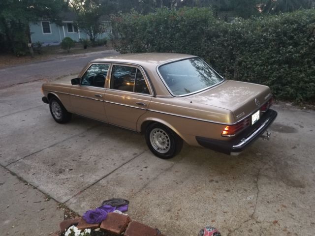 1985 Champagne Mercedes-Benz 300-Series