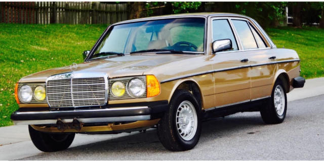 1985 Gold Mercedes-Benz 300-Series Sedan