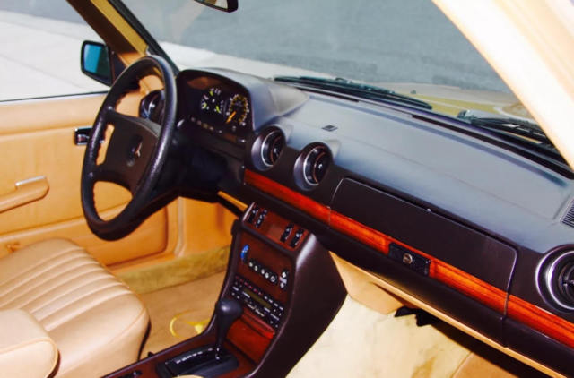 1985 Gold Mercedes-Benz 300-Series Sedan