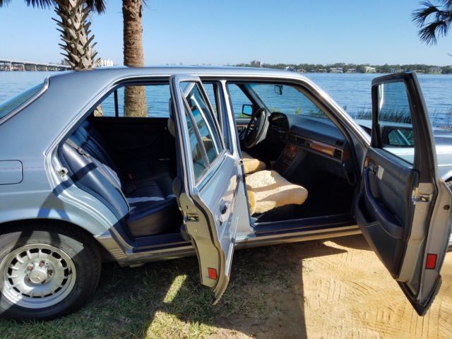 1985 Light Blue silvery Mercedes-Benz 300-Series Sedan