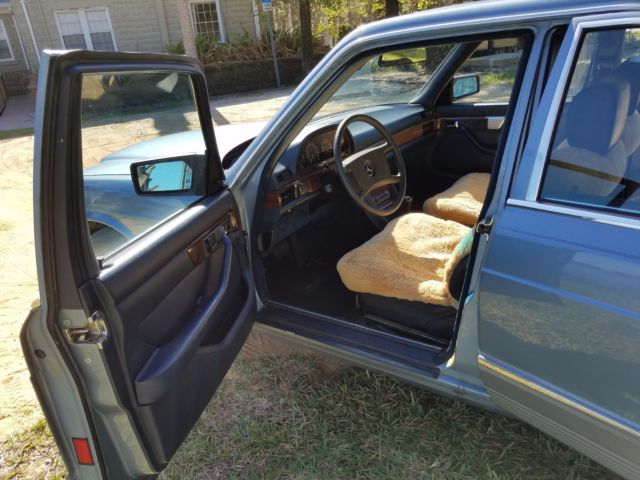 1985 Light Blue silvery Mercedes-Benz 300-Series Sedan