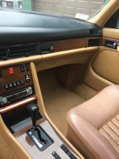 1985 White Mercedes-Benz 300-Series Sedan