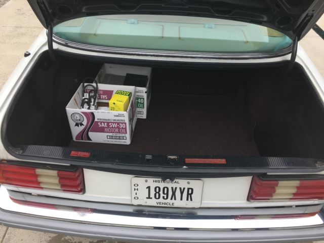 1985 White Mercedes-Benz 300-Series Sedan