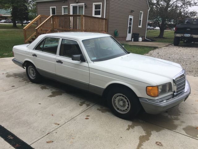 1985 White Mercedes-Benz 300-Series Sedan