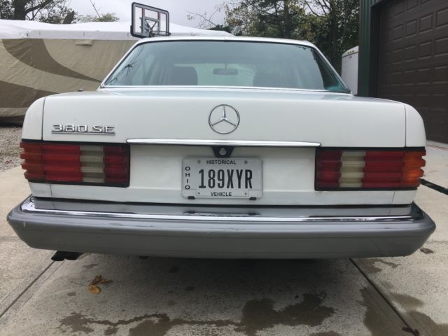 1985 White Mercedes-Benz 300-Series Sedan