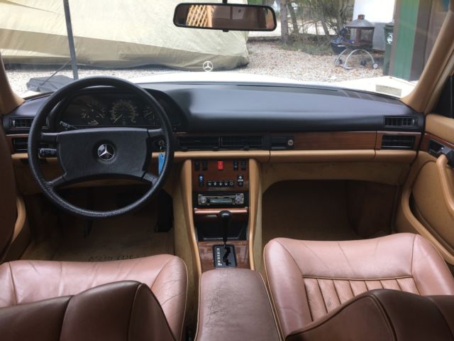 1985 White Mercedes-Benz 300-Series Sedan