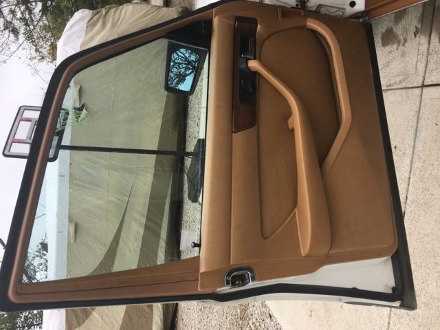 1985 White Mercedes-Benz 300-Series Sedan