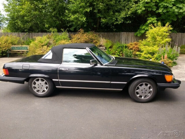 1985 Black Mercedes-Benz 300-Series Convertible