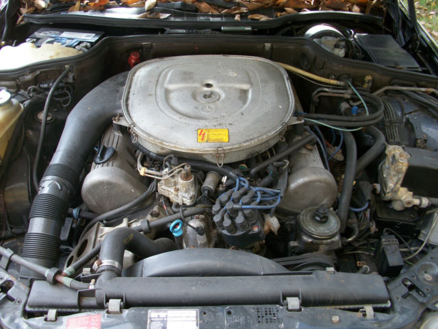 1985 Black Mercedes-Benz 500-Series Sedan