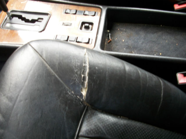 1985 Black Mercedes-Benz 500-Series Sedan