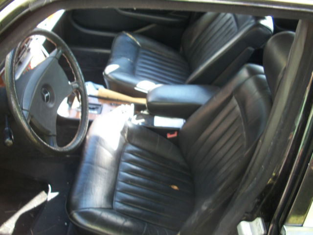 1985 Black Mercedes-Benz 500-Series Sedan