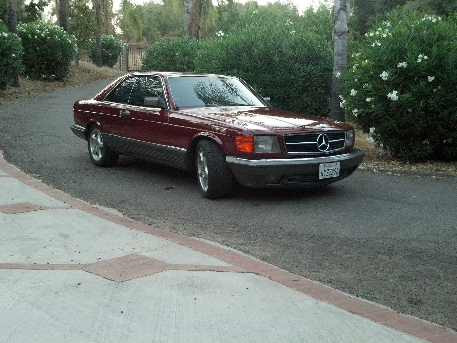 1985 Burgundy Mercedes-Benz 500-Series Coupe