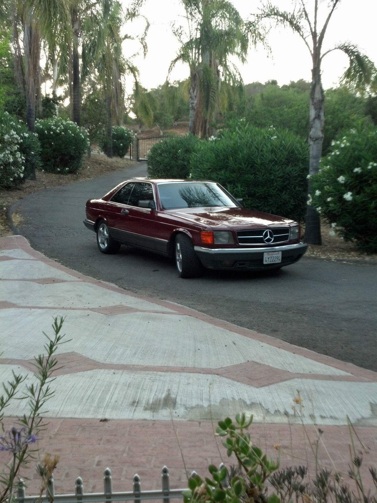 1985 Burgundy Mercedes-Benz 500-Series Coupe
