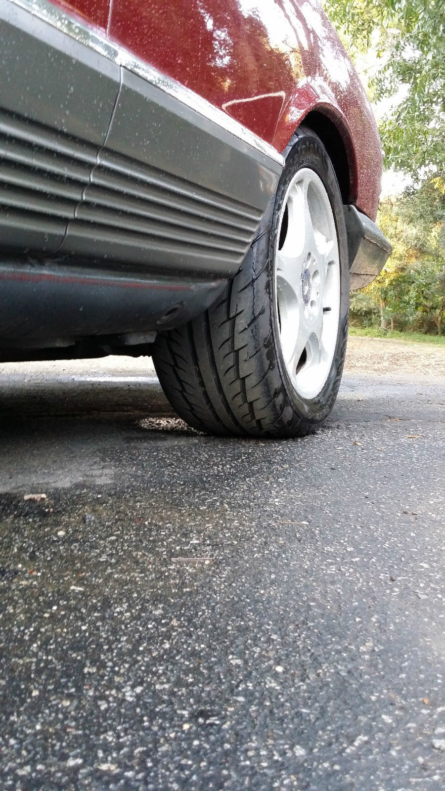 1985 Burgundy Mercedes-Benz 500-Series Coupe