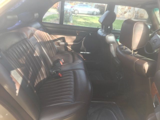 1985 Gold Mercedes-Benz 500-Series Sedan