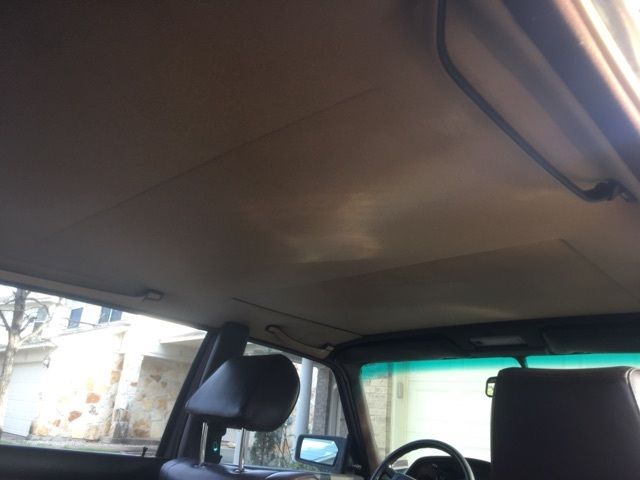 1985 Gold Mercedes-Benz 500-Series Sedan