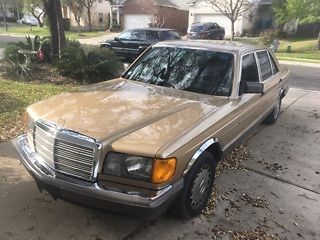 1985 Gold Mercedes-Benz 500-Series Sedan