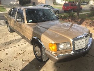 1985 Gold Mercedes-Benz 500-Series Sedan