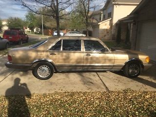 1985 Gold Mercedes-Benz 500-Series Sedan