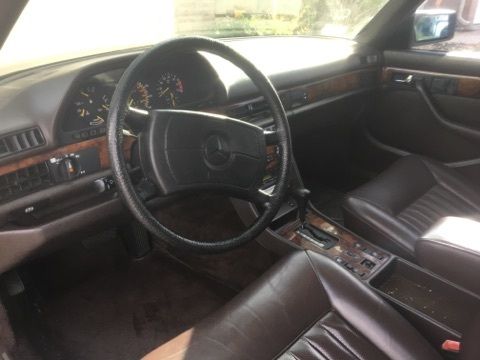 1985 Gold Mercedes-Benz 500-Series Sedan