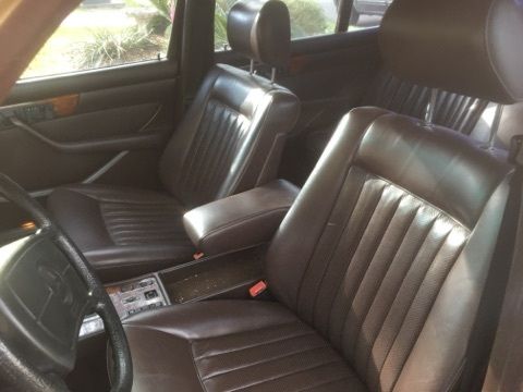 1985 Gold Mercedes-Benz 500-Series Sedan