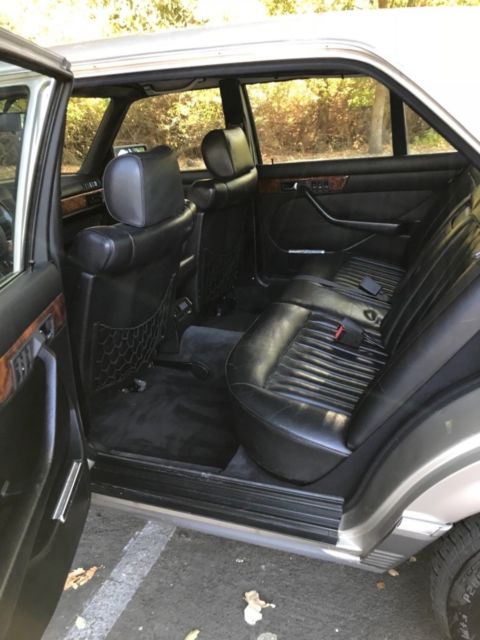 1985 Beige/ gold Mercedes-Benz 500-Series Sedan