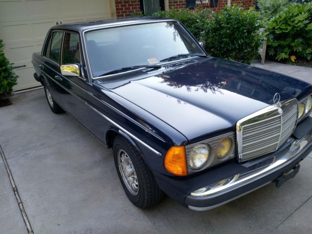 1985 Blue Mercedes-Benz 300-Series Sedan