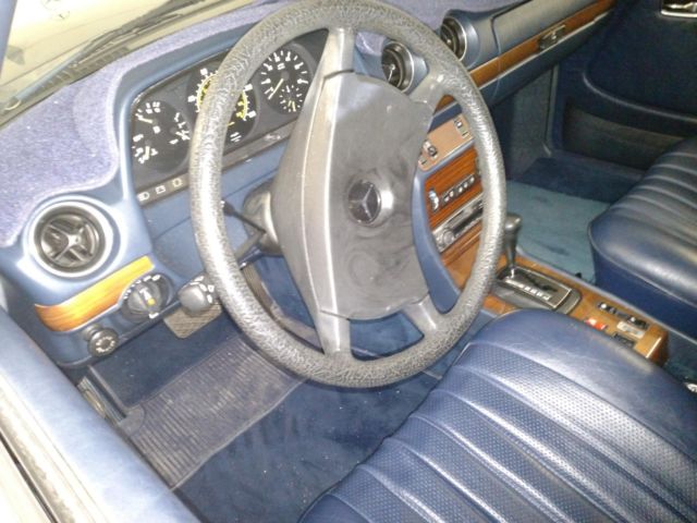 1985 Blue Mercedes-Benz 300-Series Sedan
