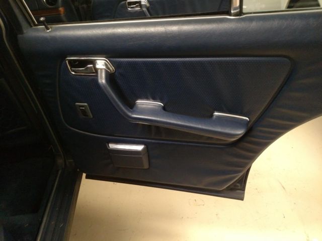 1985 Blue Mercedes-Benz 300-Series Sedan