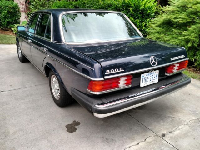 1985 Blue Mercedes-Benz 300-Series Sedan