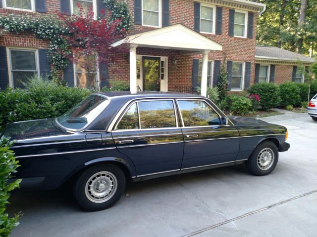 1985 Blue Mercedes-Benz 300-Series Sedan