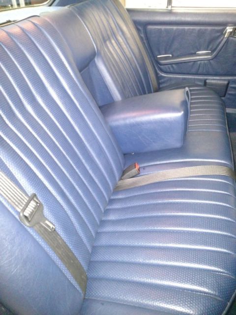 1985 Blue Mercedes-Benz 300-Series Sedan