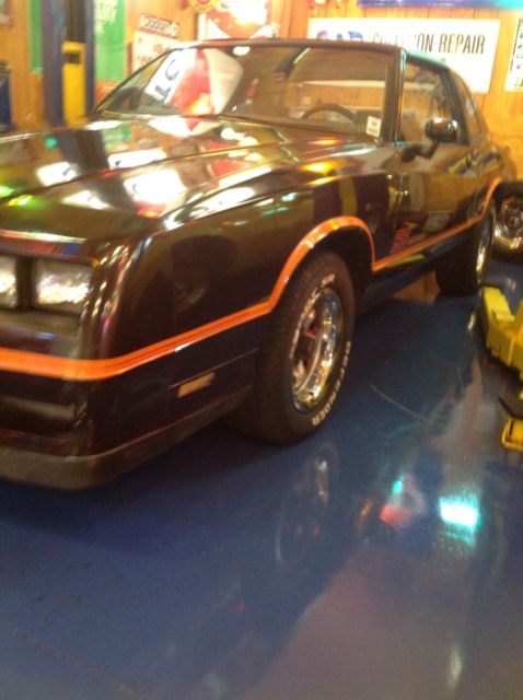 1985 Burgundy Chevrolet Monte Carlo Coupe