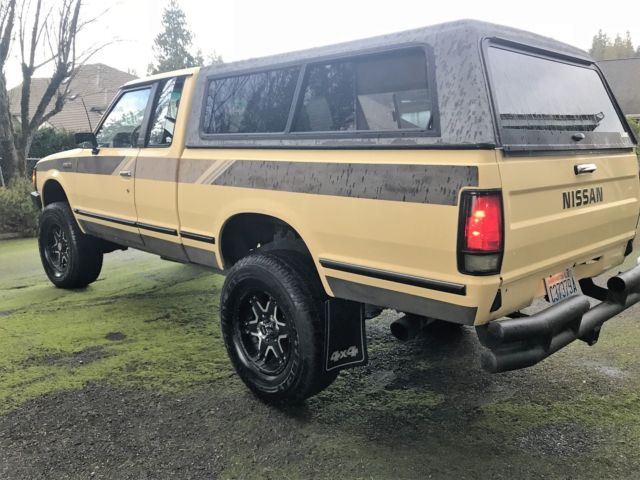 1985 yellow/custom stripe Nissan 720 Extended Cab Pickup