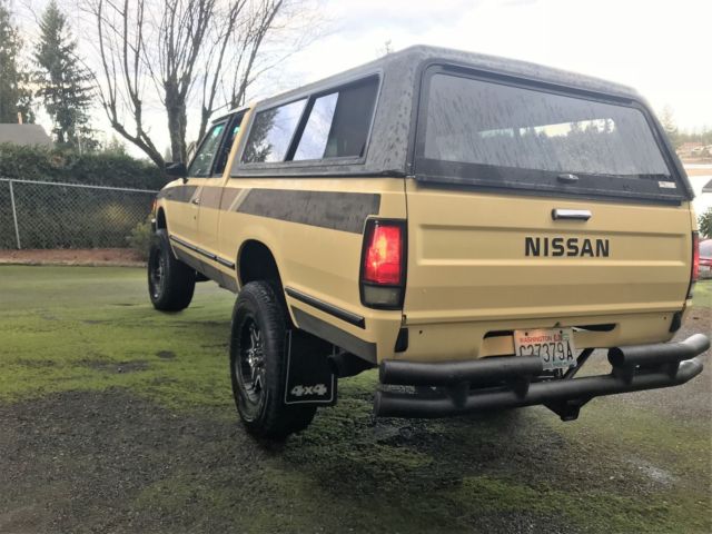 1985 yellow/custom stripe Nissan 720 Extended Cab Pickup