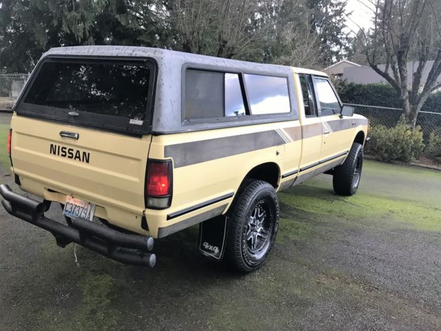 1985 yellow/custom stripe Nissan 720 Extended Cab Pickup