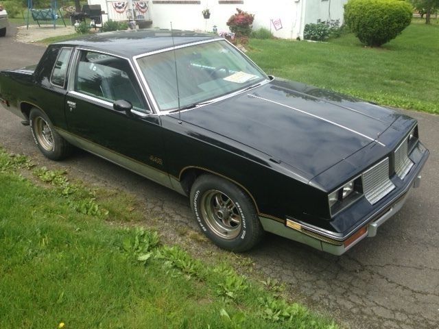 1985 Black Oldsmobile 442 Sedan