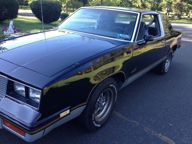 1985 Black Oldsmobile 442 Sedan