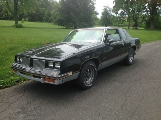 1985 Black Oldsmobile 442 Sedan