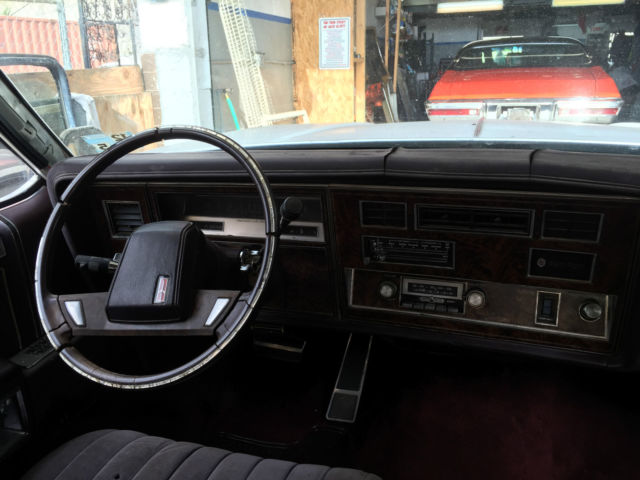 1985 White Oldsmobile Custom Cruiser Wagon