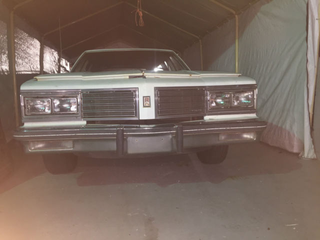 1985 White Oldsmobile Custom Cruiser Wagon